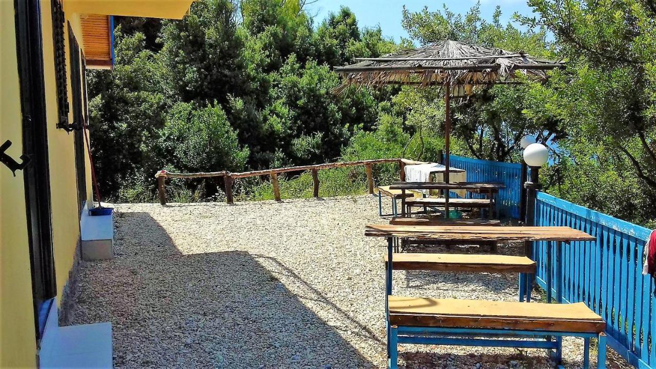 Ramo'S Hilltop Retreat With Kitchenette And Patio - 1St Vlore Exterior photo